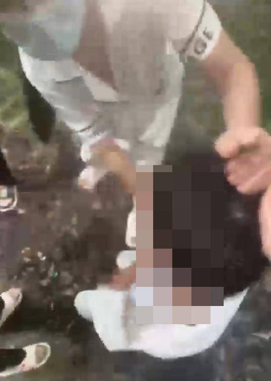皇冠信用网去哪里弄_江西万载曝出多段未成年人围殴视频皇冠信用网去哪里弄，霸凌者叫嚣“我没16岁欢迎报警”