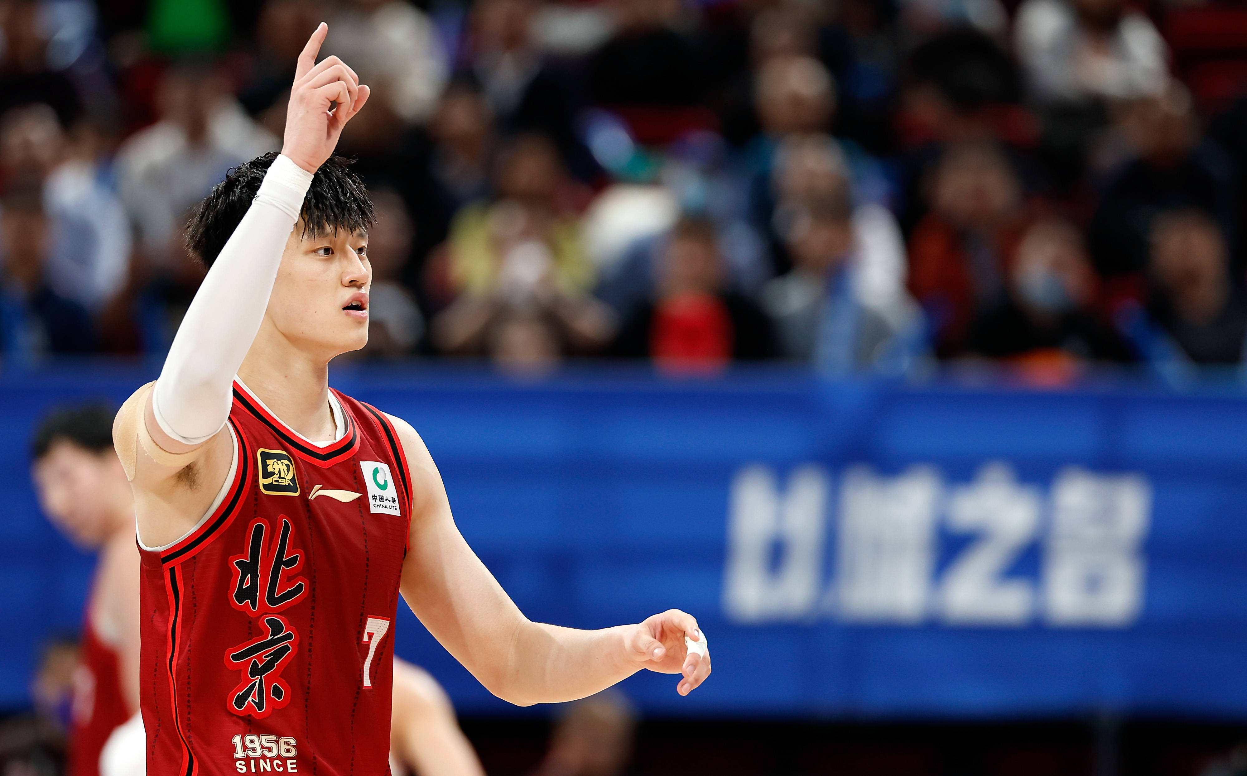 皇冠信用網最新地址_曝篮网签约曾凡博 为非保障性训练营邀请合同