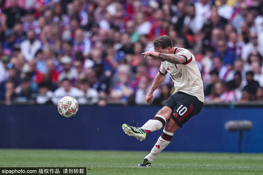 蔚山vs全北现代_怒了！萨拉赫硬刚利物浦球迷：庆祝新援可以蔚山vs全北现代，但别贬低冠军功臣